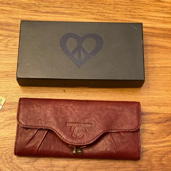 wallet - Picture 1 of 8